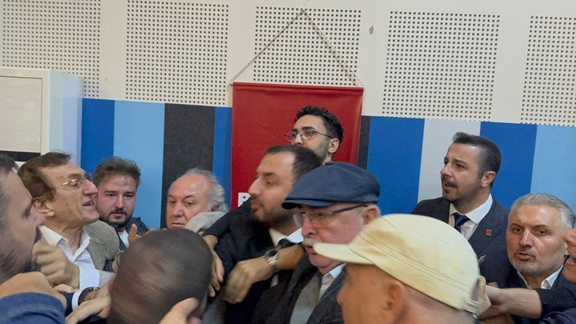 İlçe başkanı yerlerde yuvarlandı, Meclis üyesi bir laf attı kongre karıştı