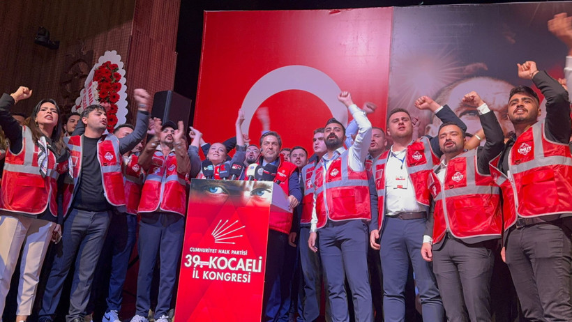 Kitabın ortasından CHP il kongresi!