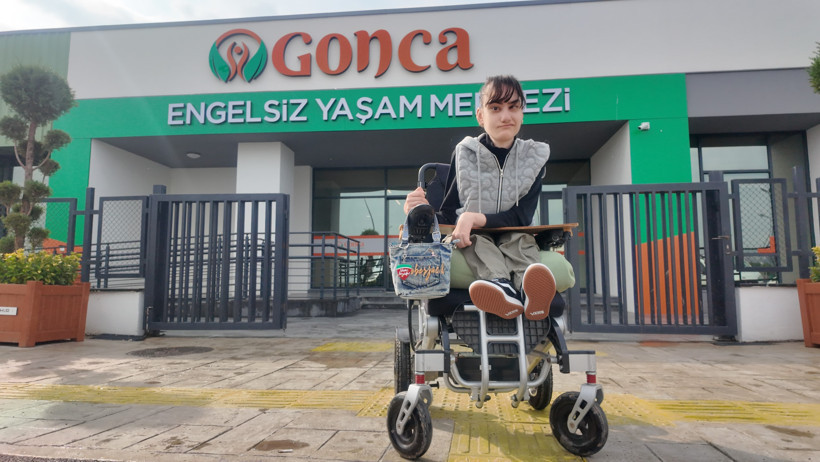 Serebral palsili Şevval, Korece ve İngilizce öğrenip köşe yazarı oldu