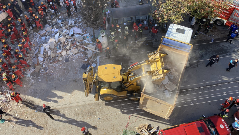 Gebze'de çöken bina havadan görüntülendi!