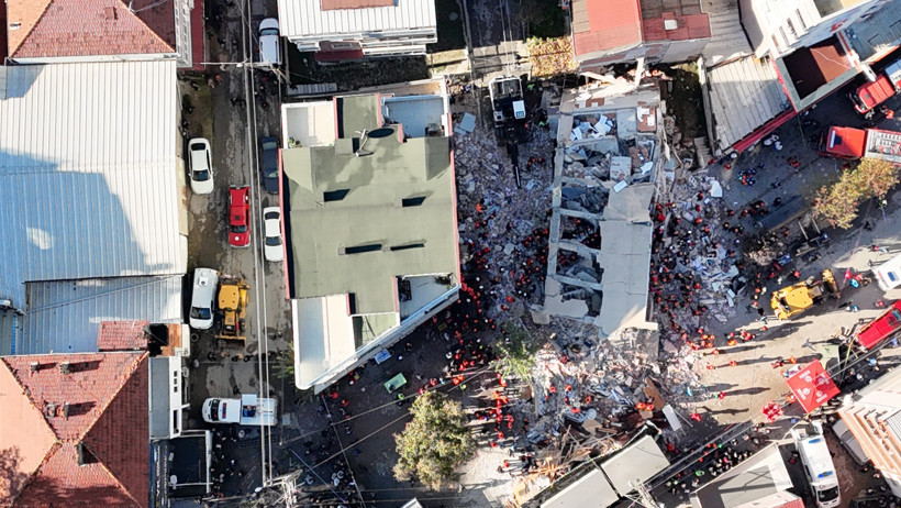 Gebze'de çöken bina havadan görüntülendi!