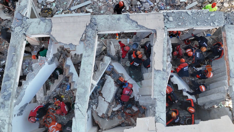 Gebze'de çöken bina havadan görüntülendi