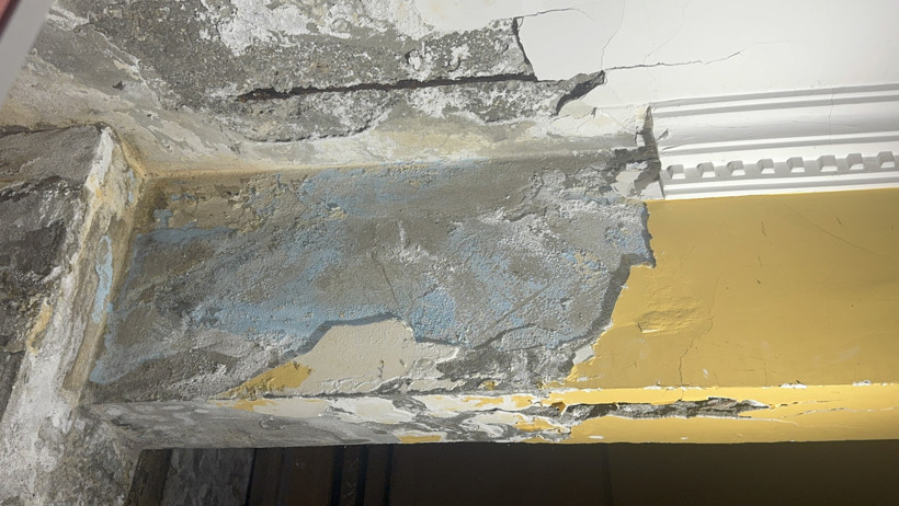 Kocaeli’de binanın kolonları çatladı: Aileler evi tahliye etti