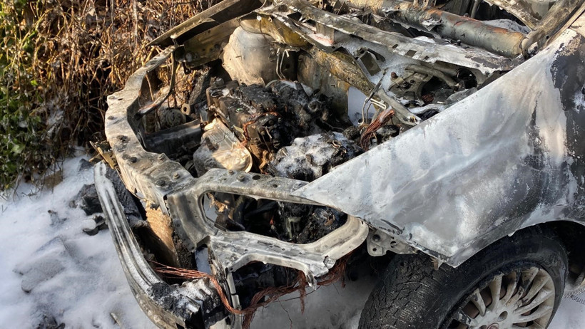 Kocaeli'deki araç yakıt aldıktan sonra alev aldı! 2 araç kül oldu