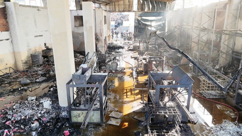 Dilovası’ndaki yangın sonrası tesis küle döndü! İşte görüntüler