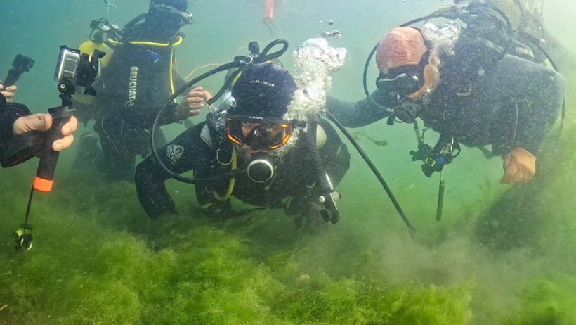 İzmit Körfezi'nde tarihi anlar. Büyükakın dalgıç oldu, denize daldı