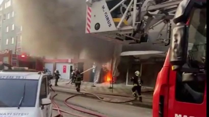 Kocaeli'deki tamirhanede korkutan yangın: Ak&uuml;ler patladı