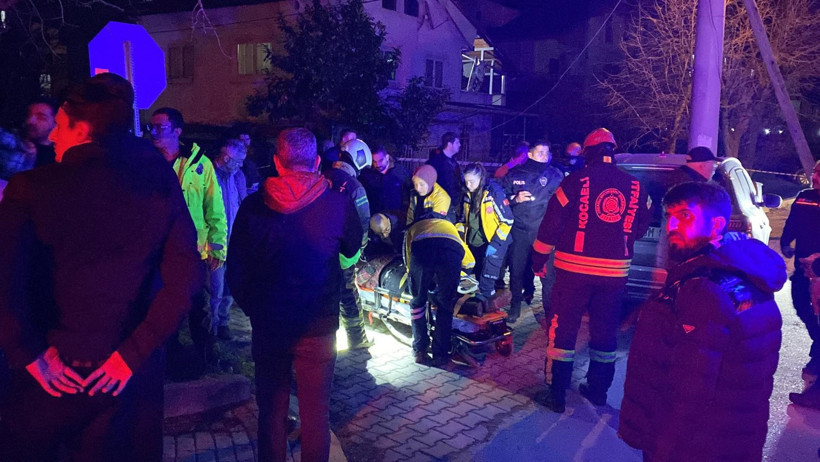 Kocaeli&rsquo;de feci kaza: Ara&ccedil; hurdaya d&ouml;nd&uuml;, s&uuml;r&uuml;c&uuml; yaralandı