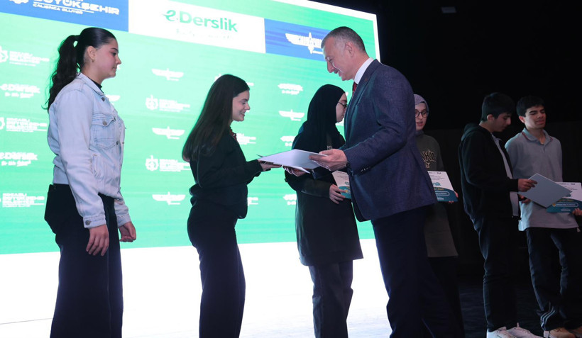 Kocaeli’de 60 bin öğrenciye dijital eğitim desteği: Kılavuz e-Derslik tanıtıldı