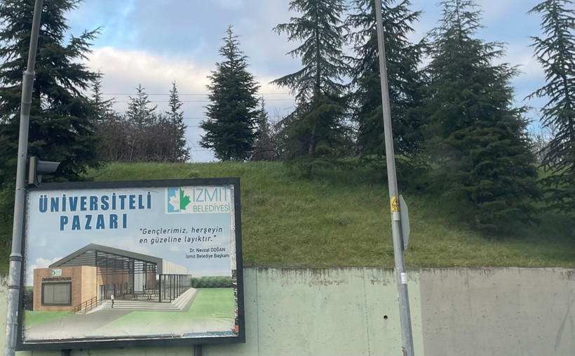 H&uuml;rriyet&rsquo;e mesaj mı? İzmit&rsquo;te Nevzat Doğan reklamları hortladı