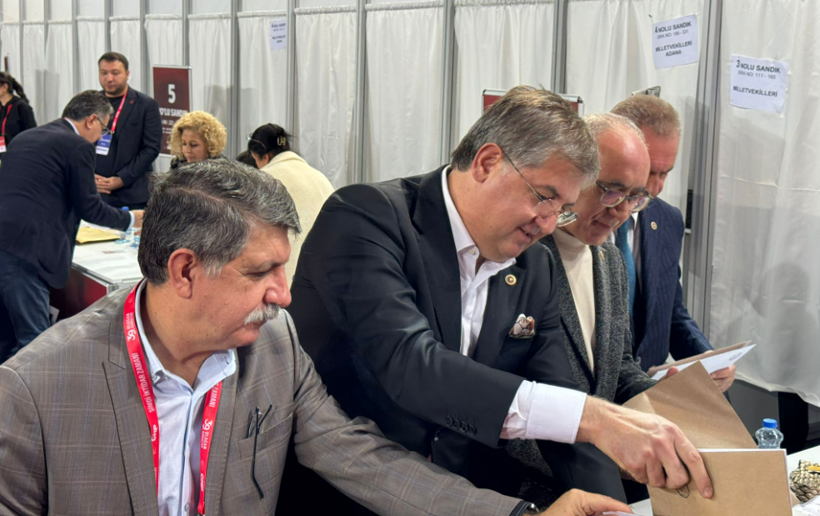 Oy kullanma başladı. Kocaelili vekiller sandık başında