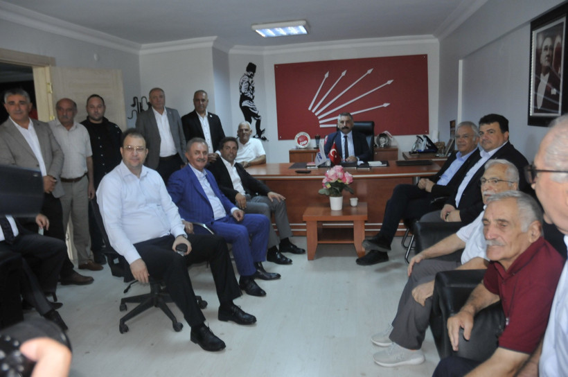 CHP heyeti Gebze’de partililerle bir araya geldi