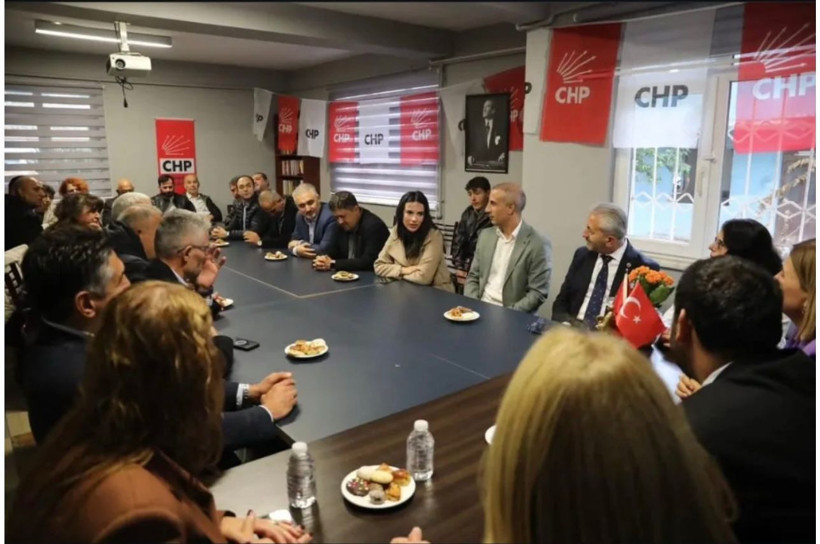 Hürriyet’e kalabalık karşılama Gökçe’ye bir avuç yönetici