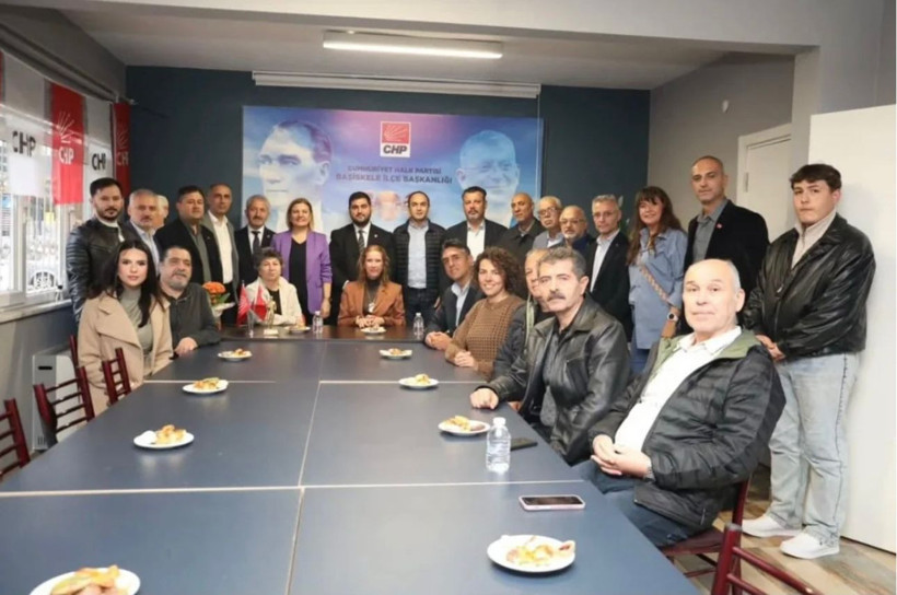 Hürriyet’e kalabalık karşılama Gökçe’ye bir avuç yönetici