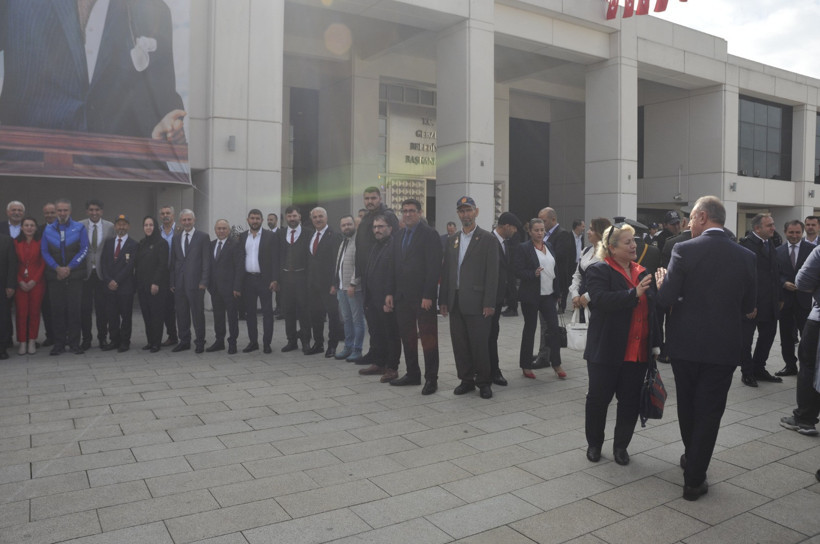 CHP’li Çiler AKP’lilerle aynı kareye girmedi