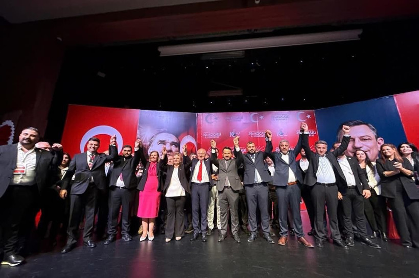 Kitabın ortasından CHP il kongresi!