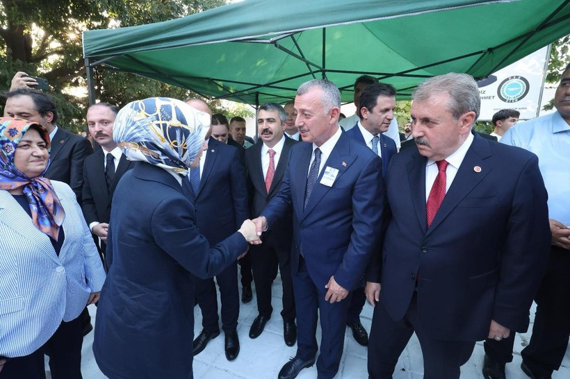 Dr. Sadık Ahmet kabri başında anıldı