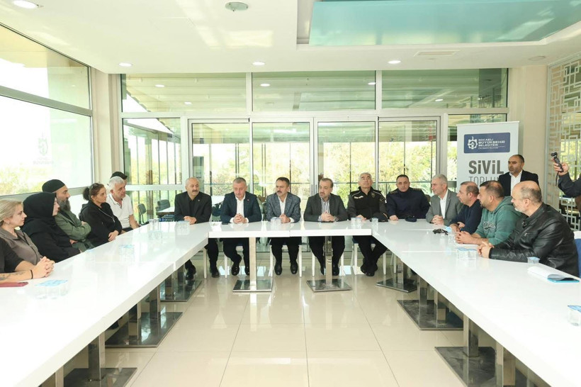 Tahir Büyükakın, batı yakasından elini çekmiyor