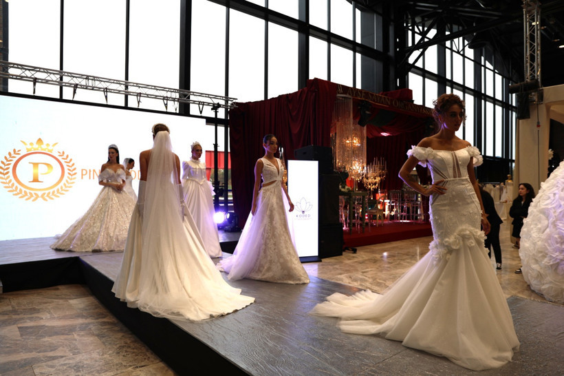 Evlilik Fuarı'nda gelinlik defilesi büyüledi