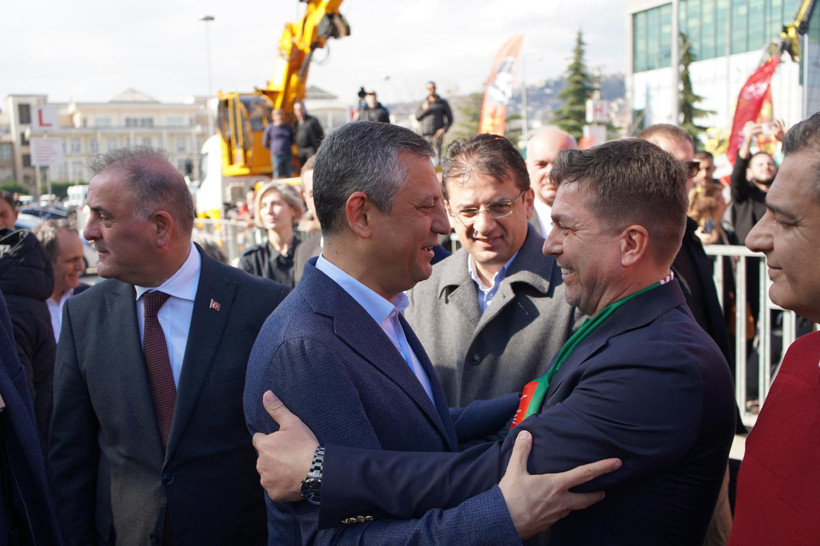 &Ouml;zg&uuml;r &Ouml;zel ve B&uuml;lent Sarı&rsquo;nın dikkat &ccedil;eken samimiyeti!