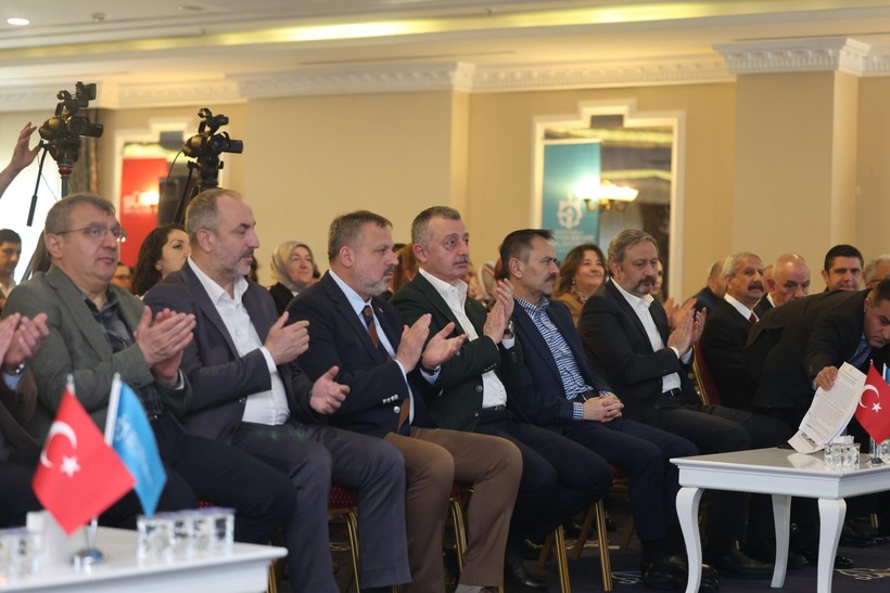Büyükakın: Romanlar azınlık değil bu memleketin asli unsurudur