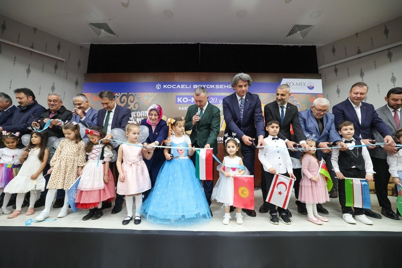 Büyükakın ilçe ilçe kadınlarla buluşuyor: Kadın kolları başkanı ortada yok!