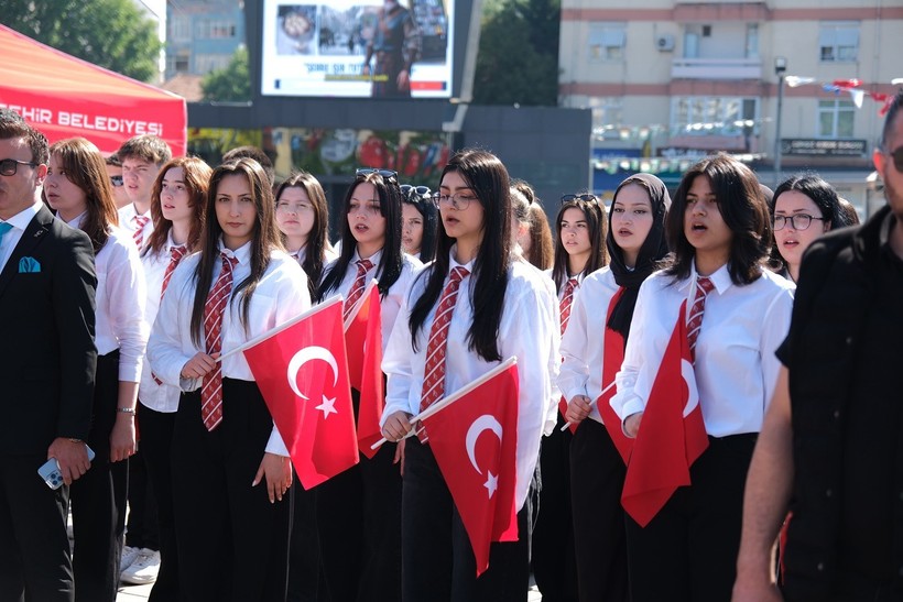 İzmit’teki 19 Mayıs çelenk törenine siyasetin ilgisi yoktu