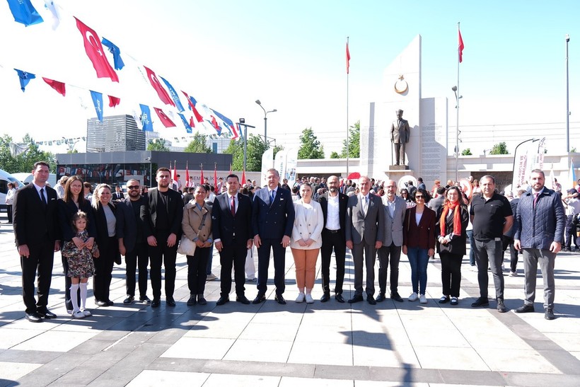 İzmit’teki 19 Mayıs çelenk törenine siyasetin ilgisi yoktu
