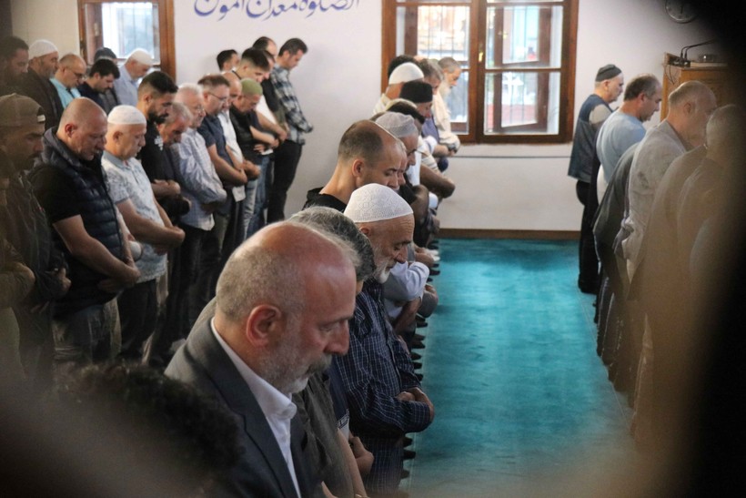 Kocaeli'de camiler bayram namazı için dolup taştı