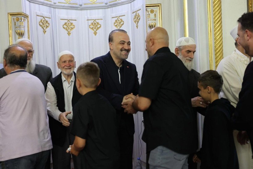 Talus ve Fikri Işık Bahçeciklilerle namaz kıldı