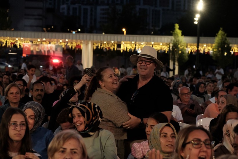 Kocaeli’de unutulmaz konser “En Baba Şarkılar”