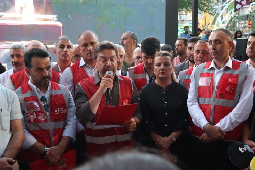 Bülent Sarı sert konuştu. Kocaeli’deki belediyeleri işaret etti!
