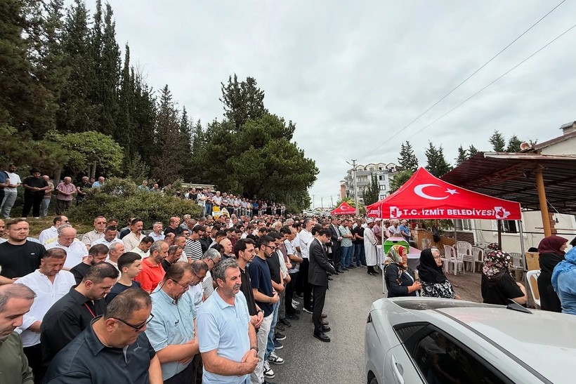 Recep Baştürk büyük kalabalıkla son yolculuğuna uğurlandı