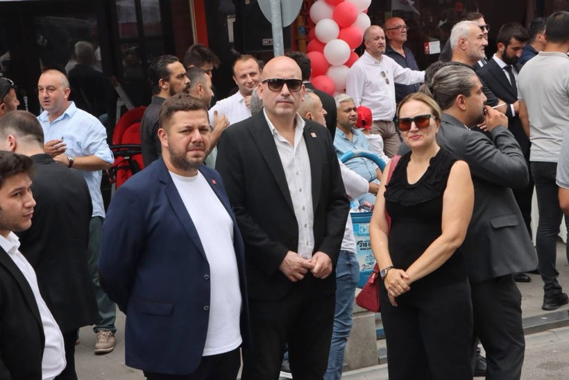 CHP’lilerden, İzmit’e gelen Ümit Özdağ’a ilgi vardı
