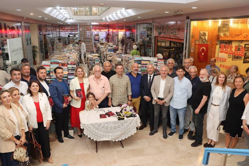 Ruhan Odabaş yeni kitabını imzaladı