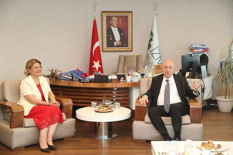 CHP’lilerden, İzmit’e gelen Ümit Özdağ’a ilgi vardı
