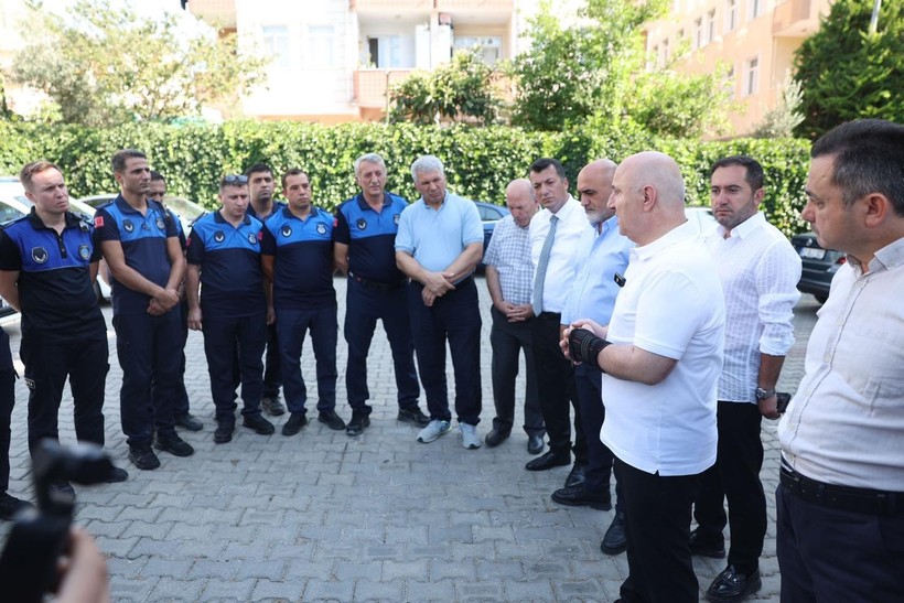 Muzaffer Bıyık zabıtalarla selamlaşarak göreve başladı
