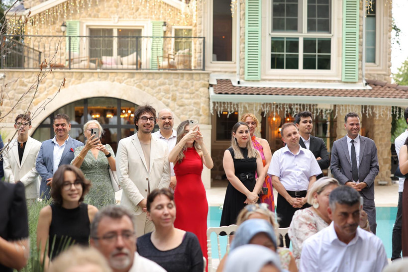 Serkan Güyük ve Sinem Gencel muhteşem bir törenle evlendi