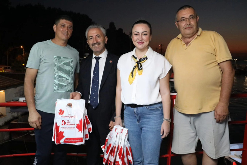 İzmit Belediyesi Ahmet Çalık’ın ev sahipliğindeki törende önlük dağıttı
