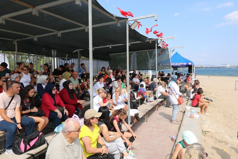 Derince'de voleybol şöleni