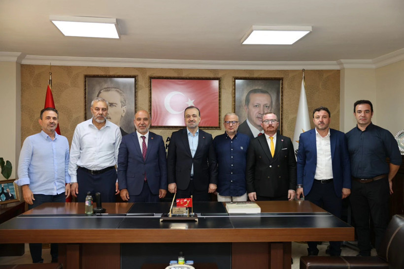 Yıllar sonra... Milli Görüşçüler AKP'ye çiçekle gitti