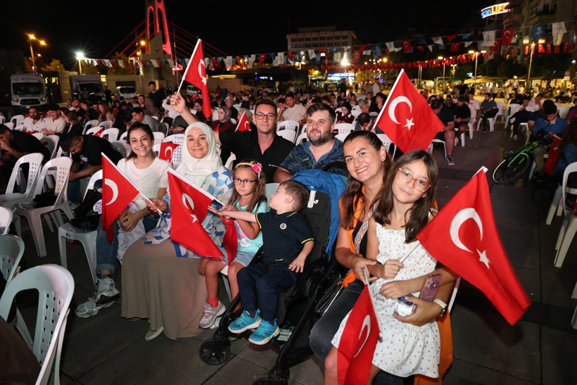 Kocaelililer milli coşkuyu dev ekranda yaşadı