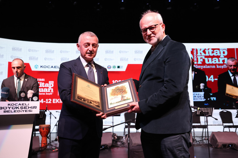 'Müzik Birleştirir' konseriyle Kitap Fuarı kapılarını açtı