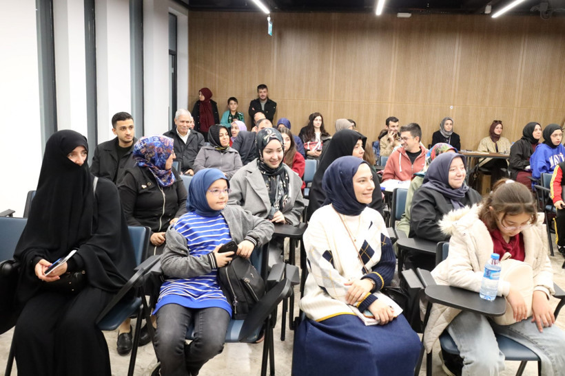 Kitap Fuarı’nda konuşan yazar “Allah insanı dua için yaratmıştır”