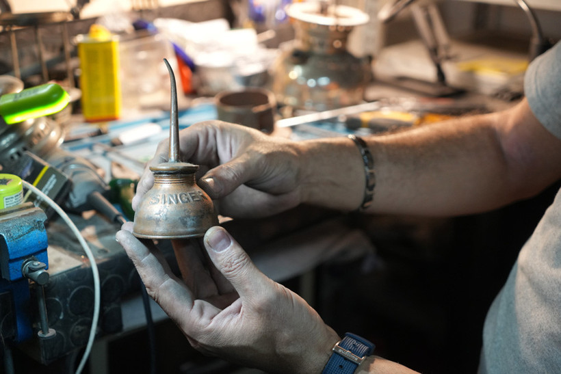 Kocaeli’deki 10 metrekarelik atölyesinden Türkiye'ye ulaşıyor