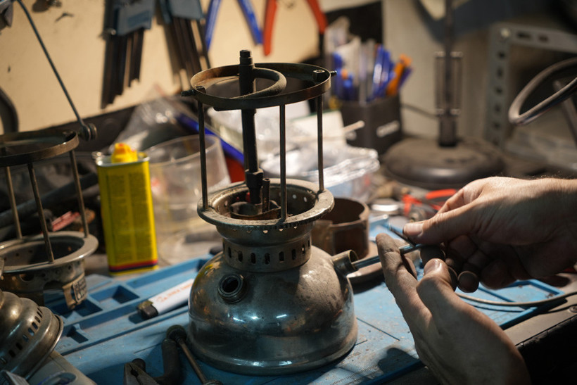 Kocaeli’deki 10 metrekarelik atölyesinden Türkiye'ye ulaşıyor