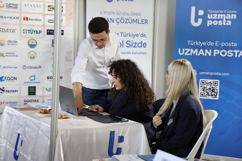 Bilişim Fuarı stantlarına yoğun ilgi!