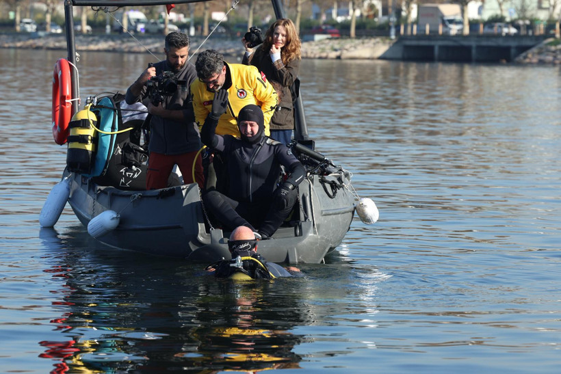 İzmit Körfezi'nde tarihi anlar. Büyükakın dalgıç oldu, denize daldı