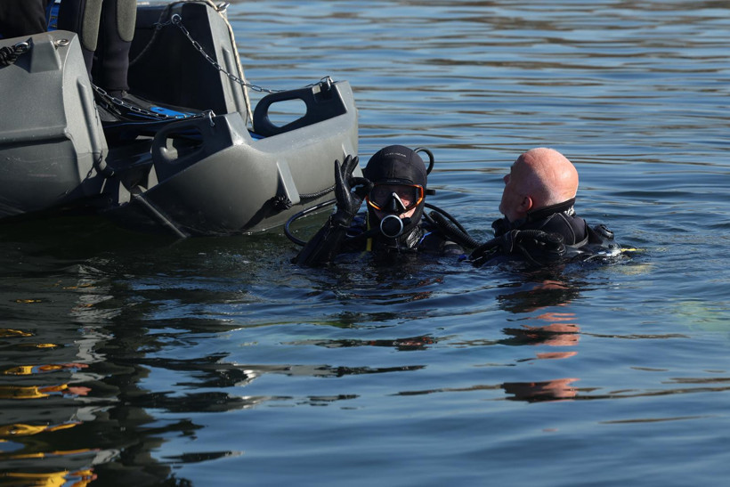 İzmit Körfezi'nde tarihi anlar. Büyükakın dalgıç oldu, denize daldı