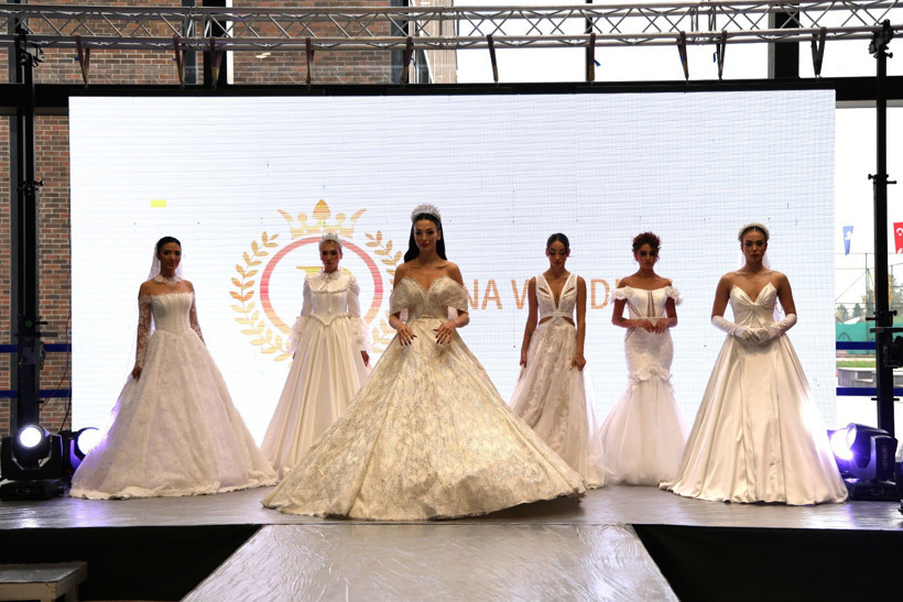 Evlilik Fuarı'nda gelinlik defilesi büyüledi